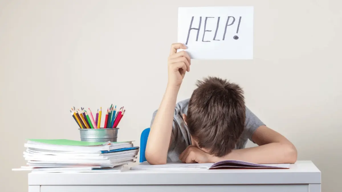 Learners often struggle to stay focused during long or poorly structured videos
